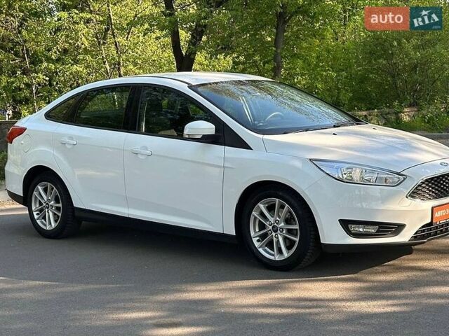 Белый Форд Фокус, объемом двигателя 1 л и пробегом 84 тыс. км за 9500 $, фото 2 на Automoto.ua