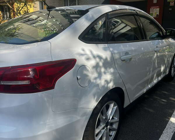 Белый Форд Фокус, объемом двигателя 2 л и пробегом 66 тыс. км за 9000 $, фото 4 на Automoto.ua