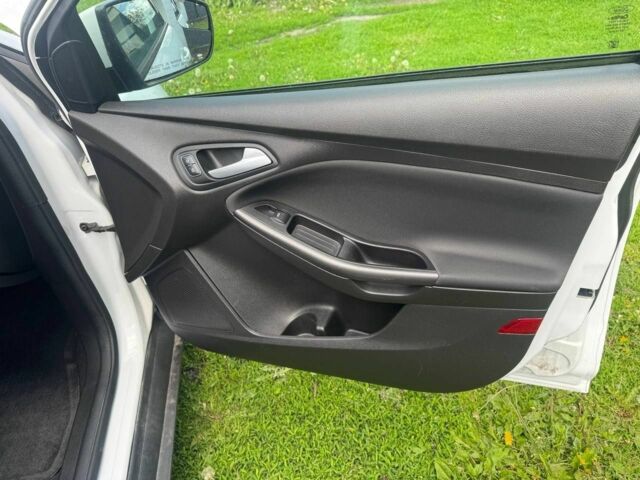 Белый Форд Фокус, объемом двигателя 2 л и пробегом 240 тыс. км за 7000 $, фото 10 на Automoto.ua