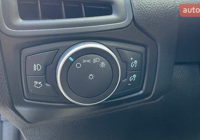 Белый Форд Фокус, объемом двигателя 2 л и пробегом 240 тыс. км за 8290 $, фото 14 на Automoto.ua