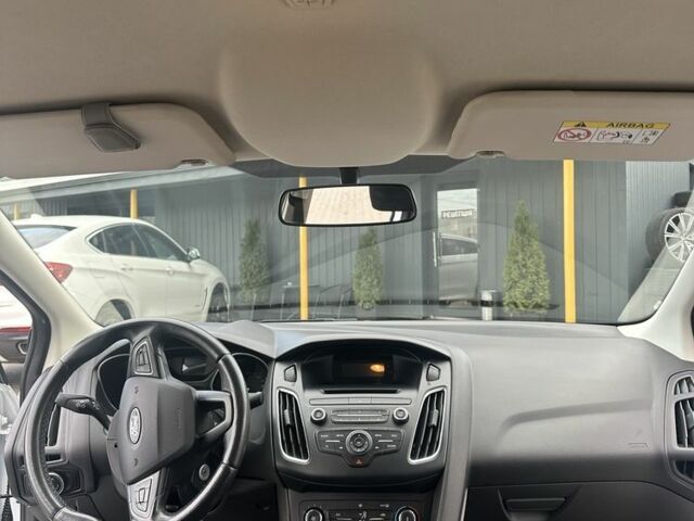 Форд Фокус 2017 в Черновцах на Automoto.ua Белый Форд Фокус, объемом двигателя 1.6 л и пробегом 61 тыс. км за 8900 $, фото 13 на Automoto.ua