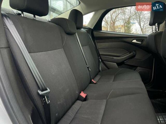 Белый Форд Фокус, объемом двигателя 2 л и пробегом 131 тыс. км за 8200 $, фото 19 на Automoto.ua