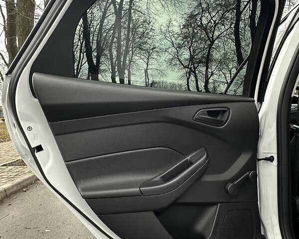 Белый Форд Фокус, объемом двигателя 2 л и пробегом 186 тыс. км за 8900 $, фото 17 на Automoto.ua