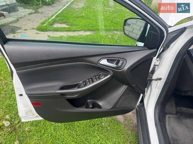 Білий Форд Фокус, об'ємом двигуна 2 л та пробігом 240 тис. км за 7000 $, фото 16 на Automoto.ua