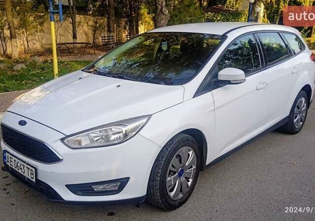 Белый Форд Фокус, объемом двигателя 1 л и пробегом 127 тыс. км за 9000 $, фото 5 на Automoto.ua