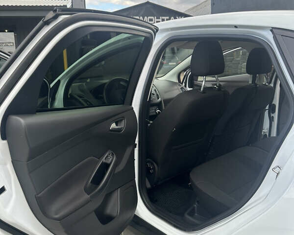 Белый Форд Фокус, объемом двигателя 1.6 л и пробегом 61 тыс. км за 8900 $, фото 9 на Automoto.ua