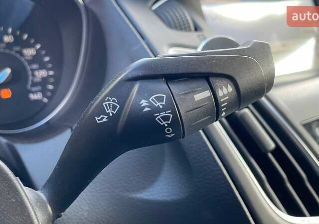 Белый Форд Фокус, объемом двигателя 2 л и пробегом 240 тыс. км за 8290 $, фото 16 на Automoto.ua