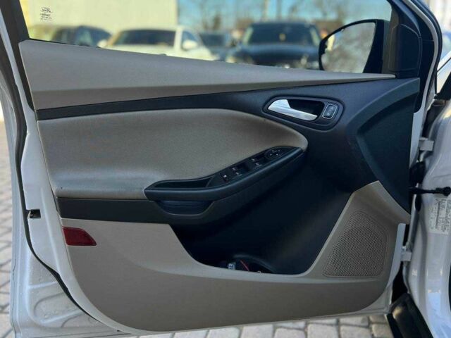 Белый Форд Фокус, объемом двигателя 2 л и пробегом 196 тыс. км за 9700 $, фото 7 на Automoto.ua