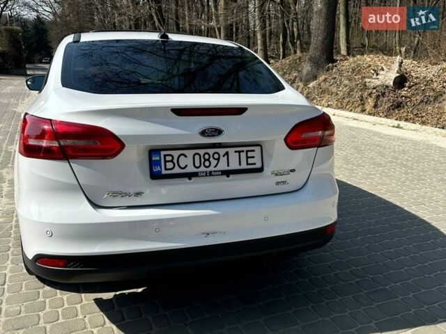Белый Форд Фокус, объемом двигателя 2 л и пробегом 193 тыс. км за 10500 $, фото 6 на Automoto.ua
