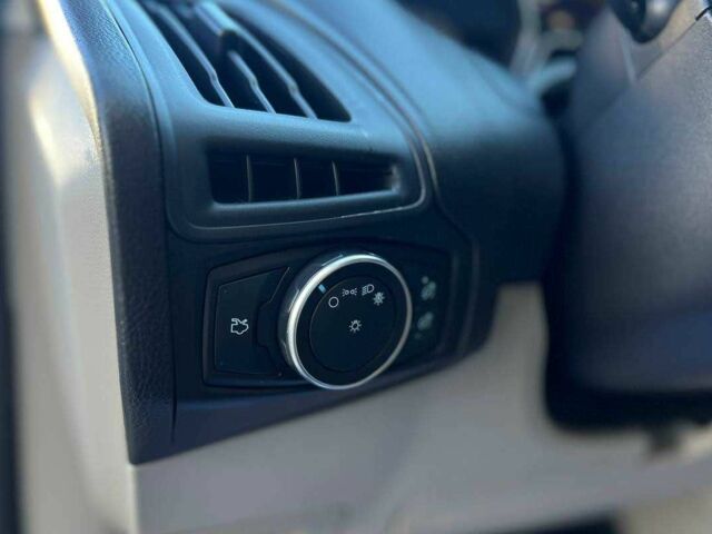 Белый Форд Фокус, объемом двигателя 2 л и пробегом 196 тыс. км за 9700 $, фото 12 на Automoto.ua