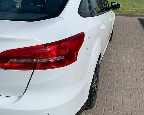 Белый Форд Фокус, объемом двигателя 0 л и пробегом 240 тыс. км за 8500 $, фото 4 на Automoto.ua