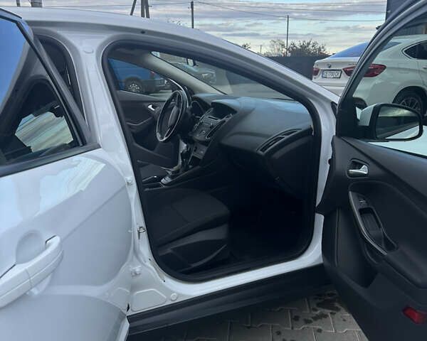 Белый Форд Фокус, объемом двигателя 1.6 л и пробегом 61 тыс. км за 8900 $, фото 12 на Automoto.ua