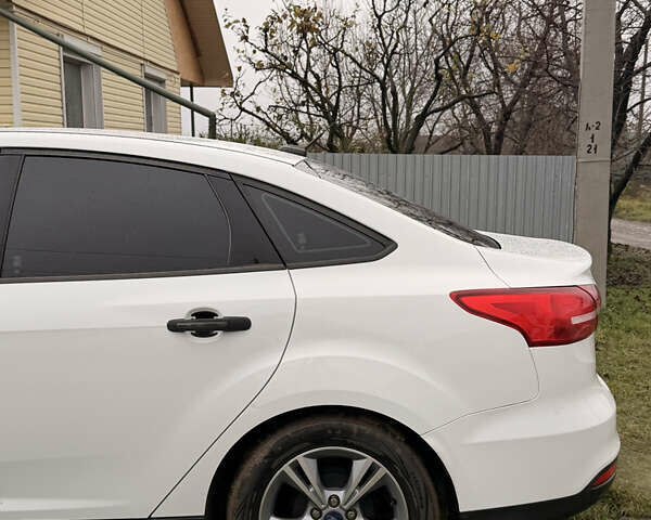 Белый Форд Фокус, объемом двигателя 2 л и пробегом 139 тыс. км за 8500 $, фото 4 на Automoto.ua