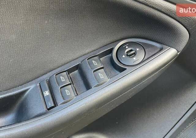 Белый Форд Фокус, объемом двигателя 2 л и пробегом 240 тыс. км за 8290 $, фото 13 на Automoto.ua