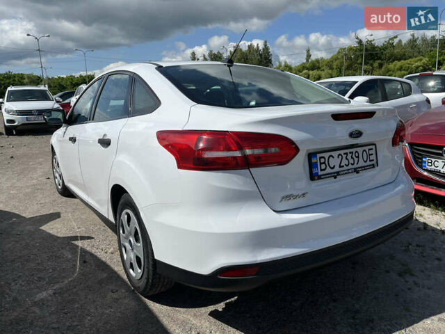 Белый Форд Фокус, объемом двигателя 2 л и пробегом 187 тыс. км за 9300 $, фото 4 на Automoto.ua