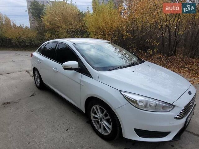 Білий Форд Фокус, об'ємом двигуна 2 л та пробігом 245 тис. км за 7500 $, фото 1 на Automoto.ua