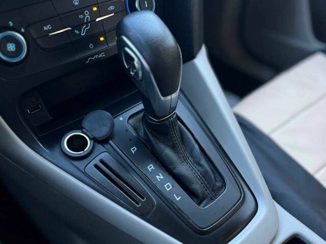 Белый Форд Фокус, объемом двигателя 2 л и пробегом 196 тыс. км за 9700 $, фото 19 на Automoto.ua