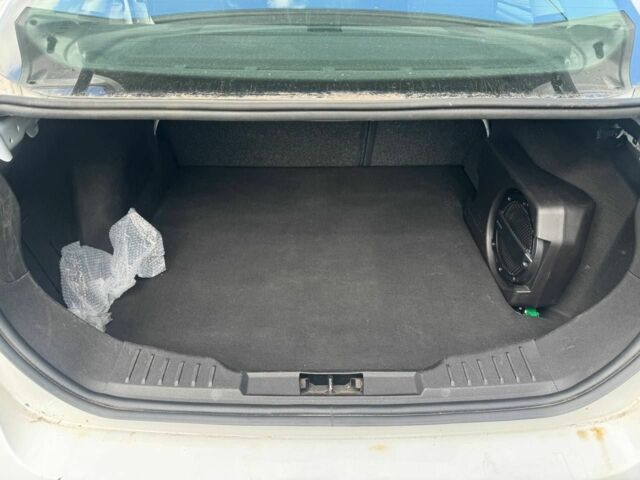 Белый Форд Фокус, объемом двигателя 2 л и пробегом 240 тыс. км за 7000 $, фото 6 на Automoto.ua