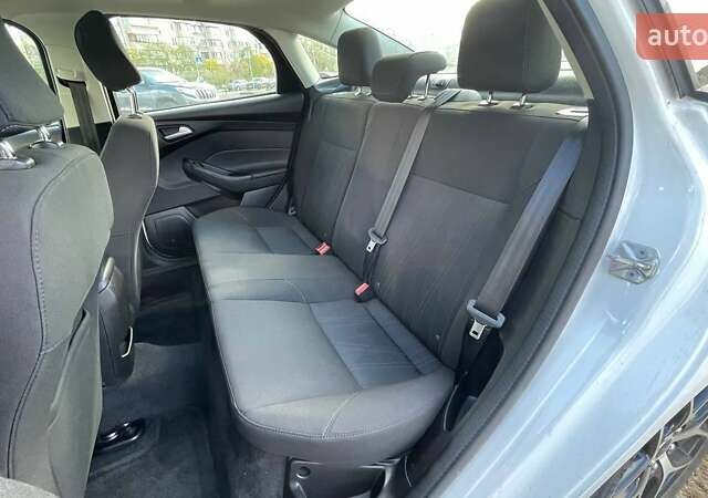 Белый Форд Фокус, объемом двигателя 2 л и пробегом 240 тыс. км за 8290 $, фото 9 на Automoto.ua