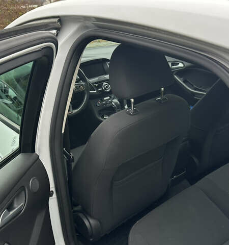 Білий Форд Фокус, об'ємом двигуна 2 л та пробігом 168 тис. км за 9000 $, фото 9 на Automoto.ua