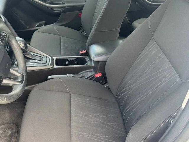 Белый Форд Фокус, объемом двигателя 2 л и пробегом 240 тыс. км за 7000 $, фото 4 на Automoto.ua