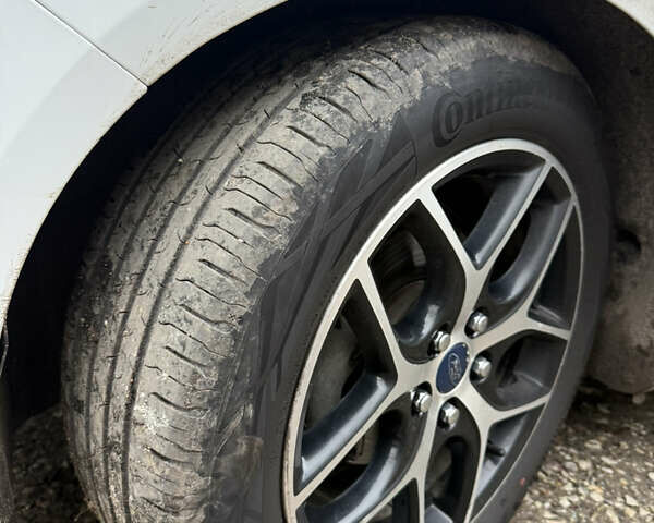 Белый Форд Фокус, объемом двигателя 2 л и пробегом 128 тыс. км за 8500 $, фото 3 на Automoto.ua