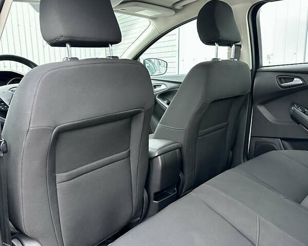 Білий Форд Фокус, об'ємом двигуна 2 л та пробігом 137 тис. км за 8400 $, фото 18 на Automoto.ua