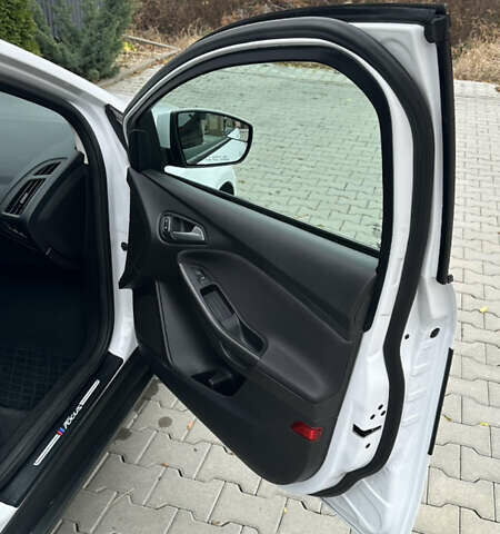 Білий Форд Фокус, об'ємом двигуна 2 л та пробігом 168 тис. км за 9000 $, фото 11 на Automoto.ua