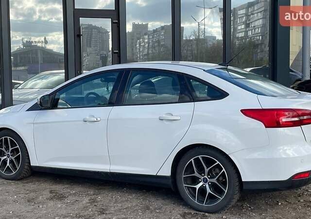 Белый Форд Фокус, объемом двигателя 2 л и пробегом 240 тыс. км за 8290 $, фото 3 на Automoto.ua