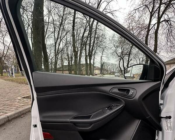 Белый Форд Фокус, объемом двигателя 2 л и пробегом 186 тыс. км за 8900 $, фото 16 на Automoto.ua