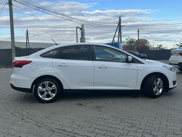 Форд Фокус 2017 в Черновцах на Automoto.ua Белый Форд Фокус, объемом двигателя 1.6 л и пробегом 61 тыс. км за 8900 $, фото 6 на Automoto.ua