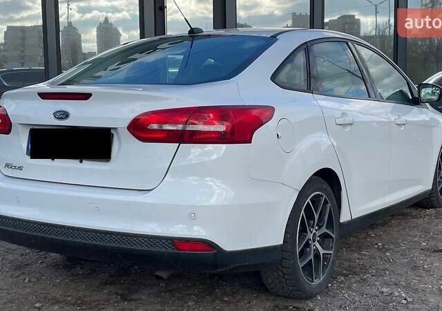 Белый Форд Фокус, объемом двигателя 2 л и пробегом 240 тыс. км за 8290 $, фото 7 на Automoto.ua