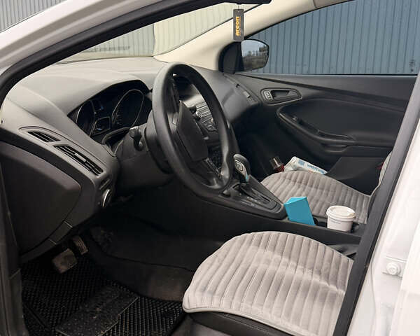 Белый Форд Фокус, объемом двигателя 2 л и пробегом 139 тыс. км за 8500 $, фото 6 на Automoto.ua