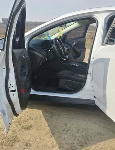 Форд Фокус 2017 в Калуше на Automoto.ua Белый Форд Фокус, объемом двигателя 2 л и пробегом 162 тыс. км за 8500 $, фото 5 на Automoto.ua