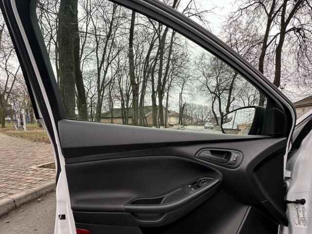 Білий Форд Фокус, об'ємом двигуна 2 л та пробігом 186 тис. км за 7800 $, фото 8 на Automoto.ua