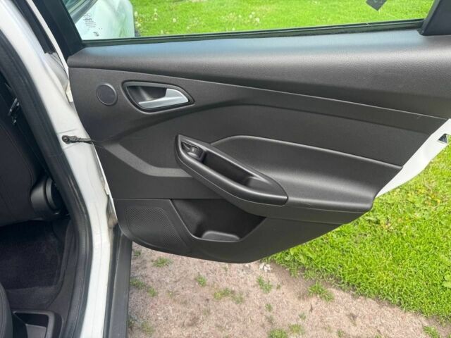 Белый Форд Фокус, объемом двигателя 2 л и пробегом 240 тыс. км за 7000 $, фото 11 на Automoto.ua