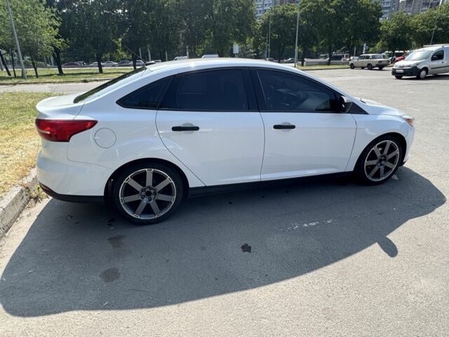 Белый Форд Фокус, объемом двигателя 2 л и пробегом 102 тыс. км за 7999 $, фото 4 на Automoto.ua