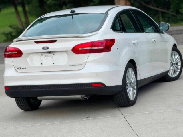 Белый Форд Фокус, объемом двигателя 2 л и пробегом 58 тыс. км за 6700 $, фото 2 на Automoto.ua