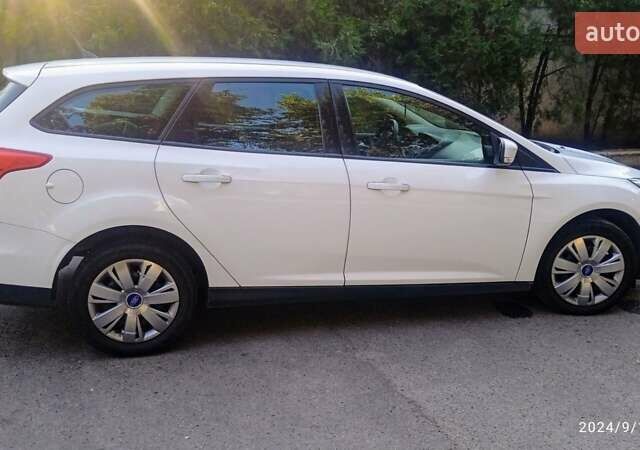 Белый Форд Фокус, объемом двигателя 1 л и пробегом 127 тыс. км за 9000 $, фото 3 на Automoto.ua