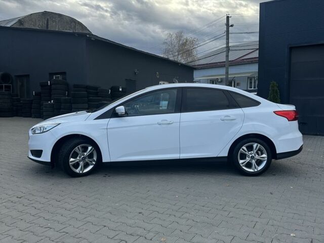 Форд Фокус 2017 в Черновцах на Automoto.ua Белый Форд Фокус, объемом двигателя 1.6 л и пробегом 61 тыс. км за 8900 $, фото 2 на Automoto.ua