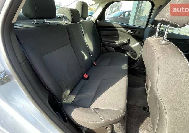 Белый Форд Фокус, объемом двигателя 2 л и пробегом 240 тыс. км за 8290 $, фото 10 на Automoto.ua