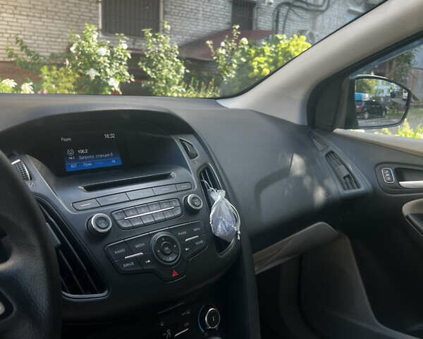 Белый Форд Фокус, объемом двигателя 2 л и пробегом 66 тыс. км за 9000 $, фото 7 на Automoto.ua