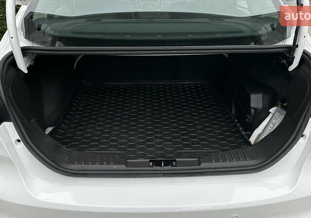 Білий Форд Фокус, об'ємом двигуна 2 л та пробігом 168 тис. км за 9000 $, фото 6 на Automoto.ua