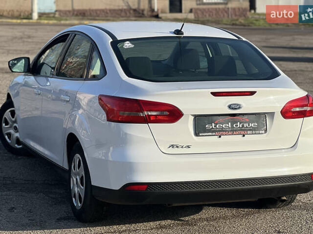 Білий Форд Фокус, об'ємом двигуна 2 л та пробігом 61 тис. км за 10299 $, фото 5 на Automoto.ua