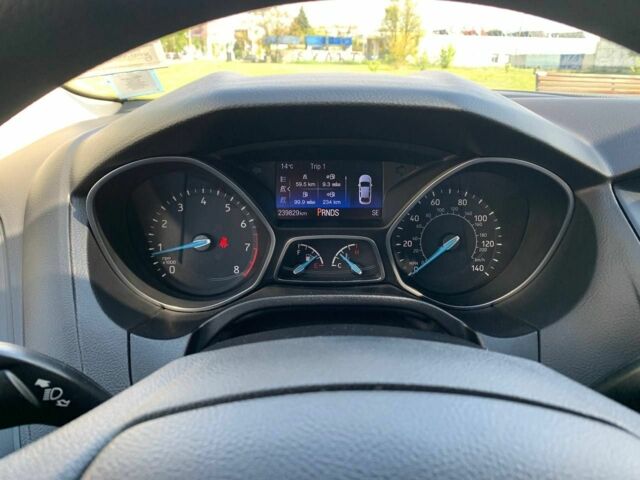 Белый Форд Фокус, объемом двигателя 2 л и пробегом 240 тыс. км за 7000 $, фото 2 на Automoto.ua