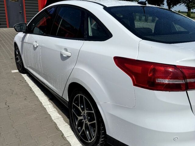 Белый Форд Фокус, объемом двигателя 2 л и пробегом 240 тыс. км за 7000 $, фото 14 на Automoto.ua