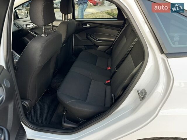 Белый Форд Фокус, объемом двигателя 2 л и пробегом 70 тыс. км за 9500 $, фото 8 на Automoto.ua
