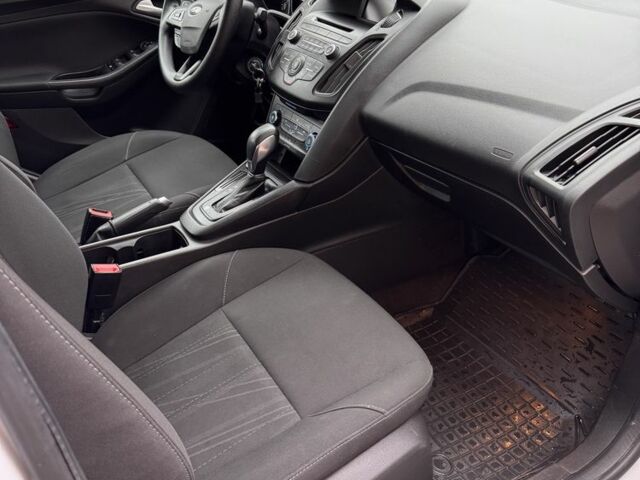 Белый Форд Фокус, объемом двигателя 2 л и пробегом 129 тыс. км за 8200 $, фото 7 на Automoto.ua