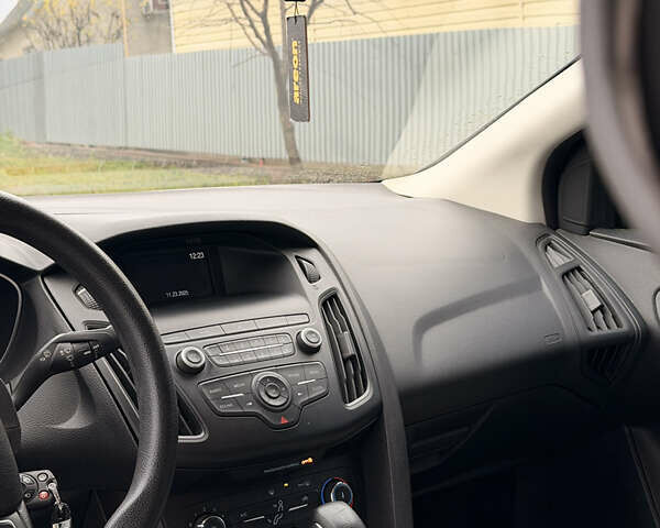 Белый Форд Фокус, объемом двигателя 2 л и пробегом 139 тыс. км за 8500 $, фото 8 на Automoto.ua