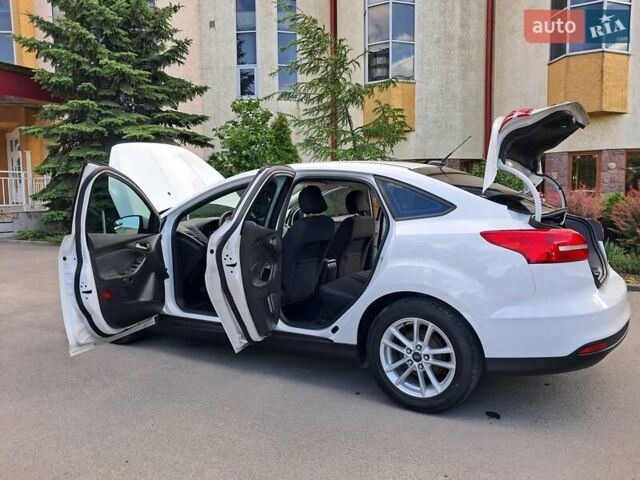 Белый Форд Фокус, объемом двигателя 2 л и пробегом 160 тыс. км за 9399 $, фото 33 на Automoto.ua